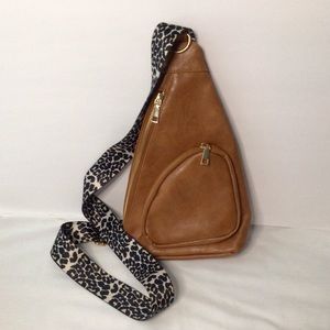 Vegan leather sling bag tan with leopard strap